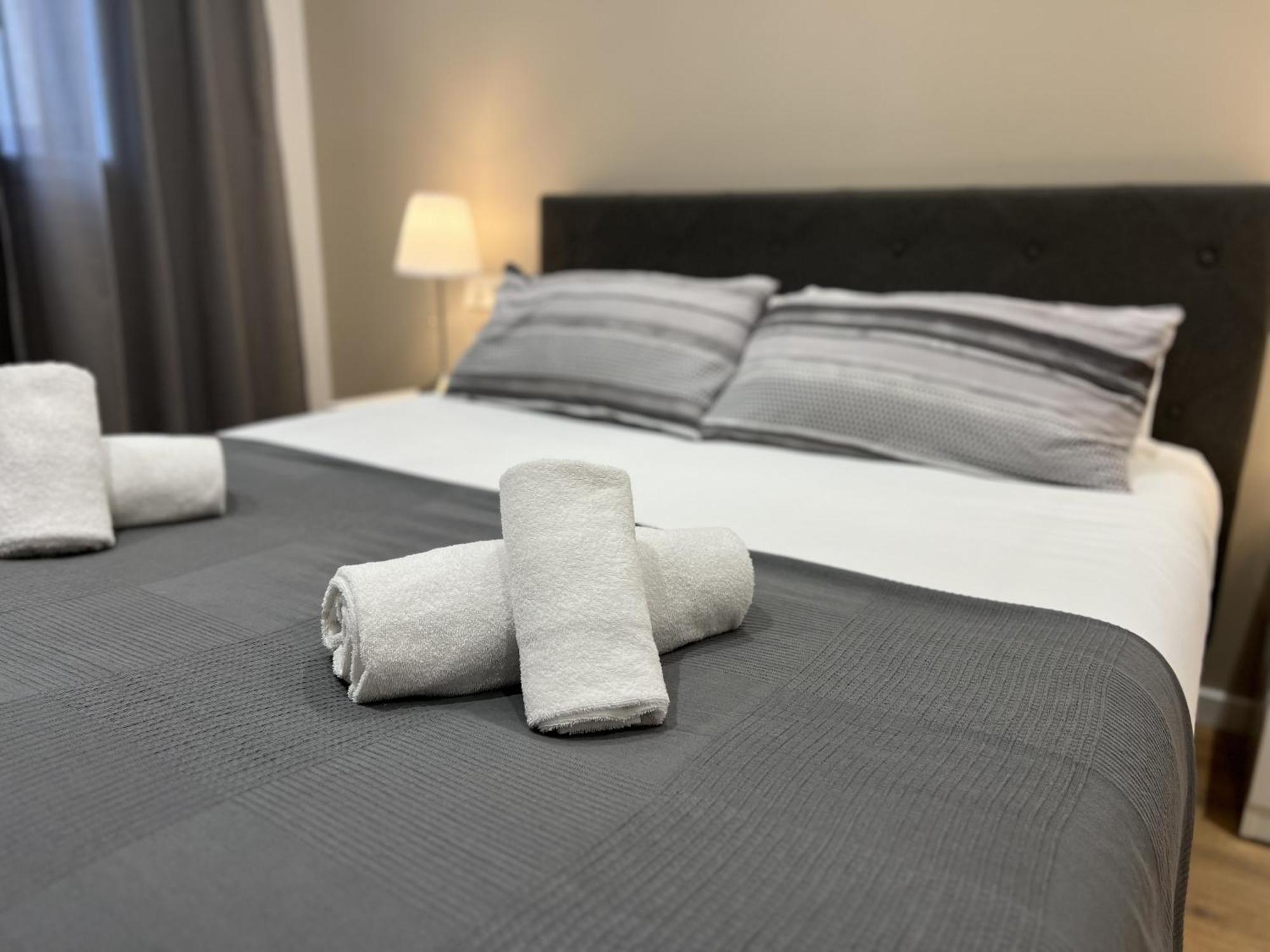 Apartamenticos Plaza Las Armas III Zaragoza Exterior foto